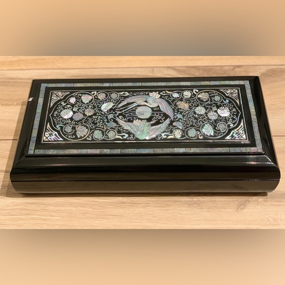 New Vintage Mother of Pearl lidded box - Picture 2 of 14